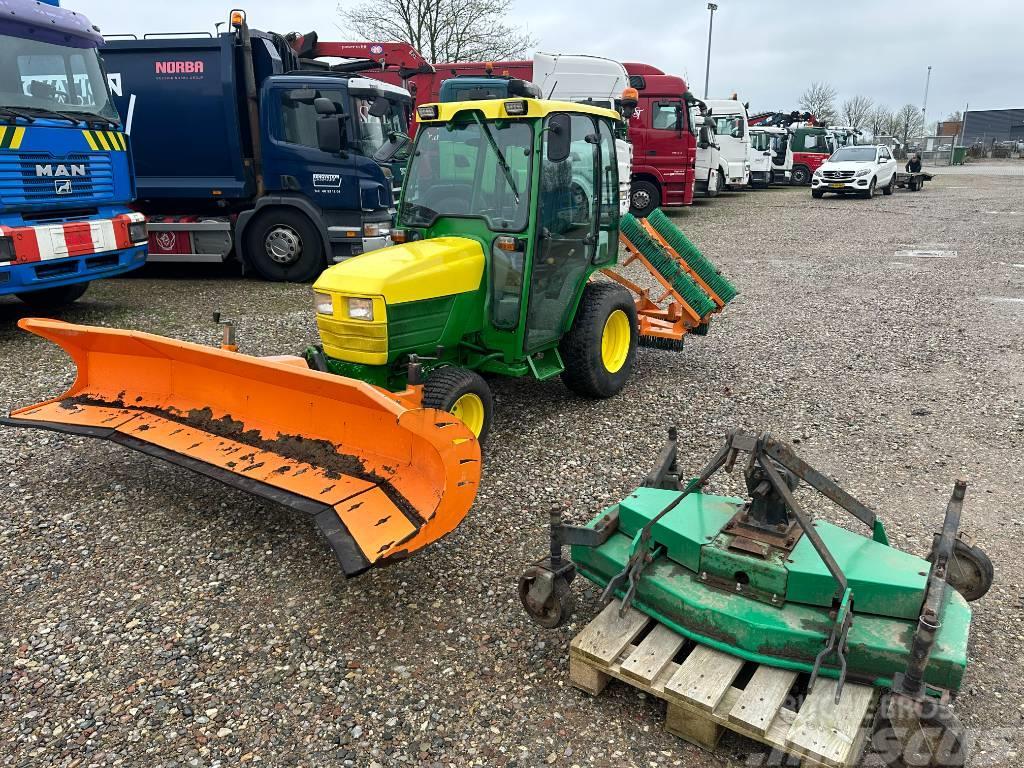John Deere 2720 with equipment Compact tractors