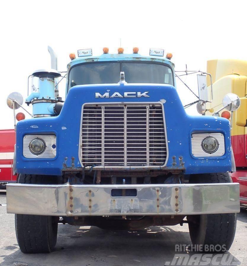 Mack RB688S Hook lift trucks