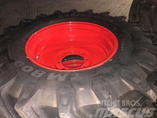 Trelleborg 650/65 R38 + 540/65 R28 TM800 Tyres, wheels and rims