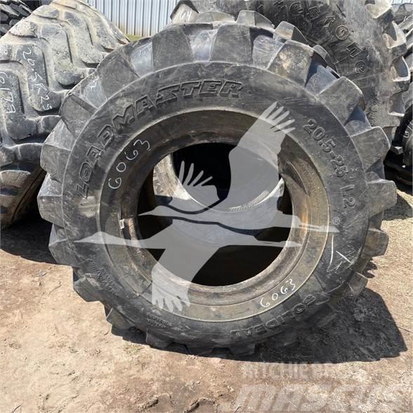 Solideal 20.5x25 Tyres, wheels and rims