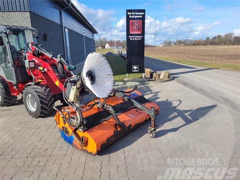 Tuchel Plus 560  180 cm med opsamler og sidebørste Other tractor accessories