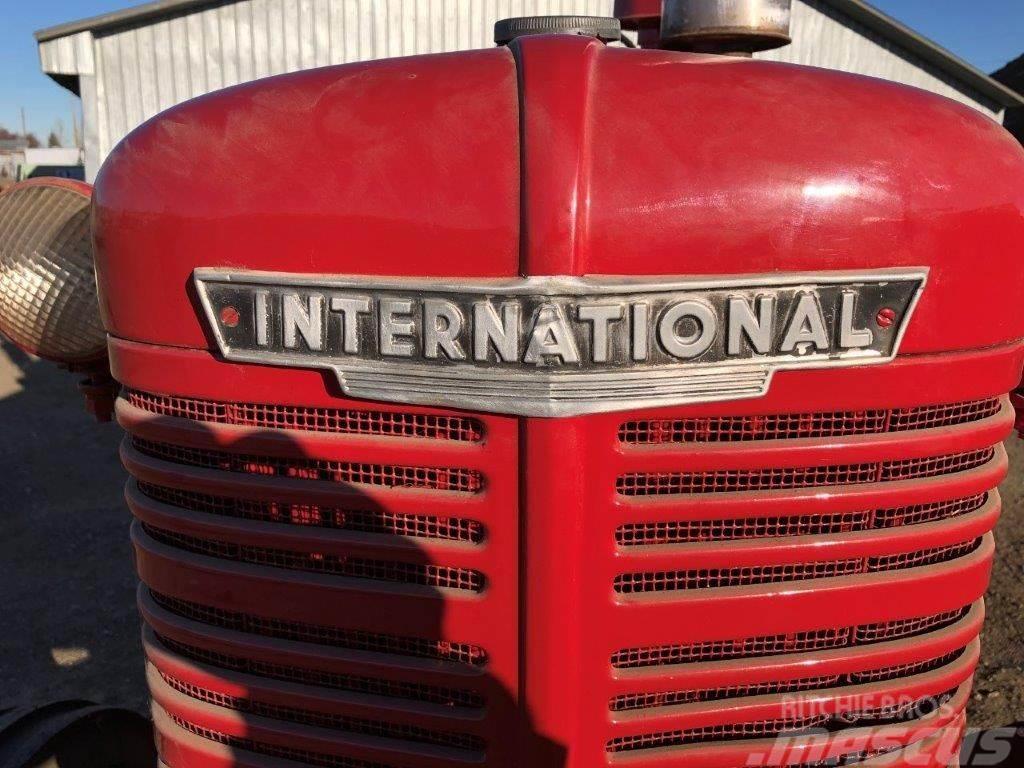 International W4 Tractors