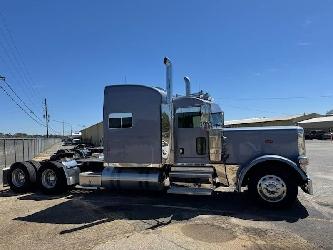 Peterbilt 389