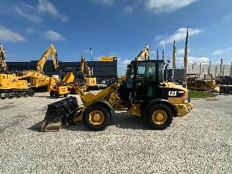 CAT 906 M