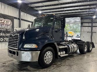 Mack CXU613