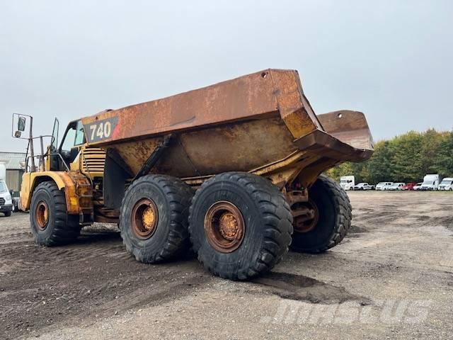 CAT 740 Zglobni damperi