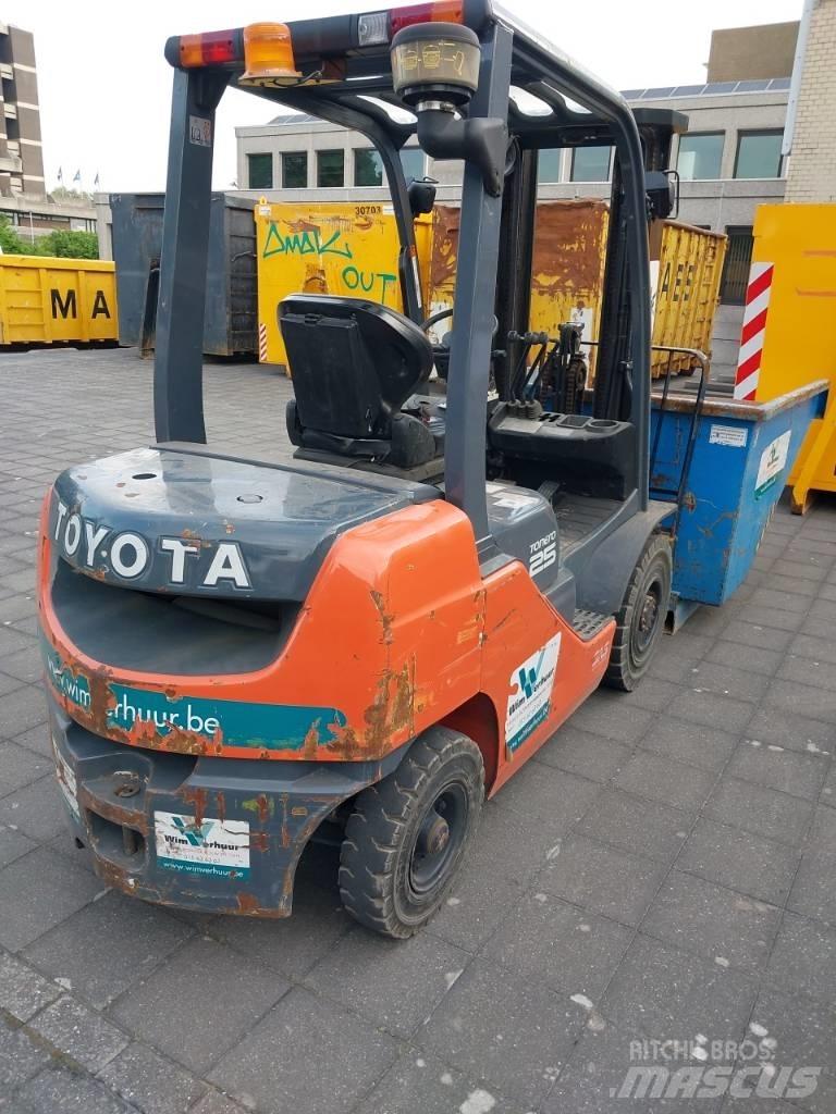 Toyota 8 FDF 25 Dizelski viljuškari