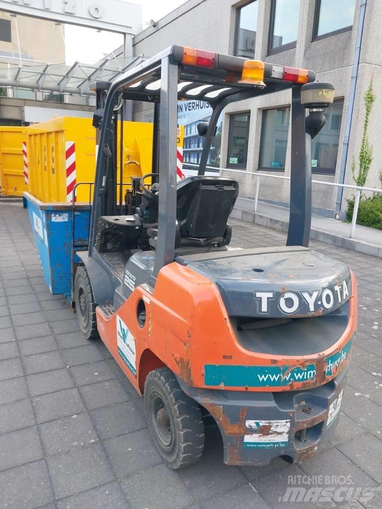 Toyota 8 FDF 25 Dizelski viljuškari