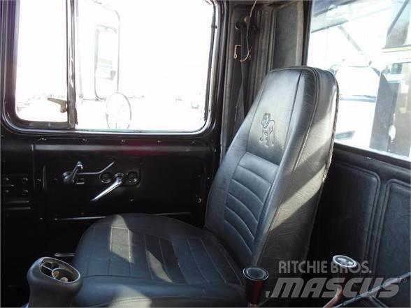 Mack RD600 Rol kiper kamioni sa kukom za podizanje tereta