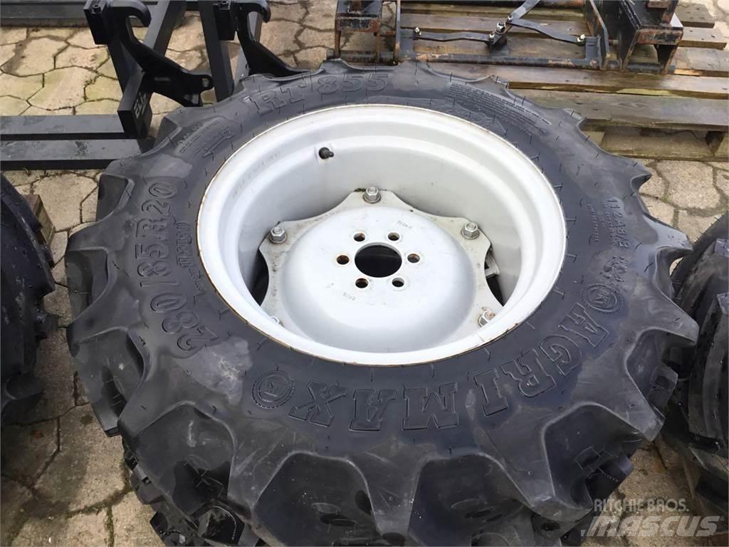 BKT 280/85R20 Gume, točkovi i felne