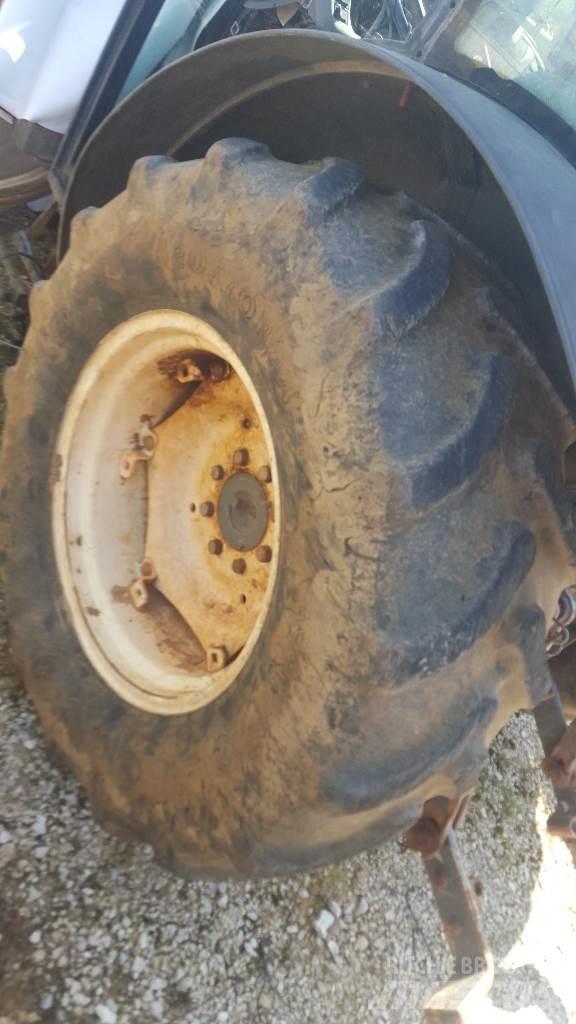  Pneus 420/70R24 Gume, točkovi i felne