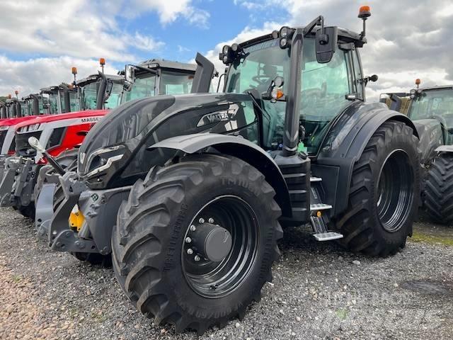 Valtra T215A Traktori
