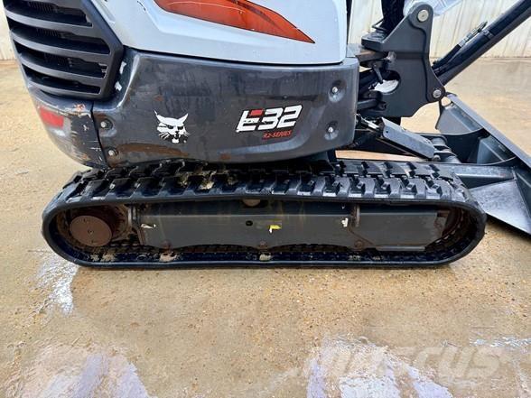 Bobcat E32 Mini bageri < 7t