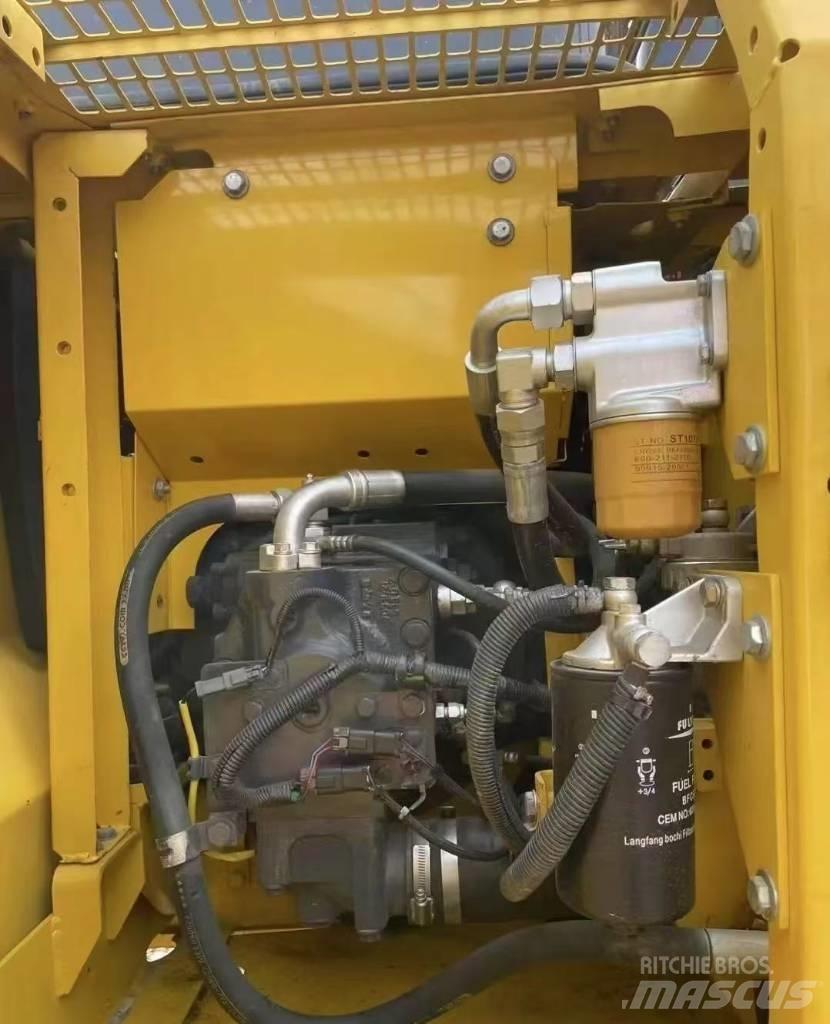 Komatsu PC 130 Bageri guseničari