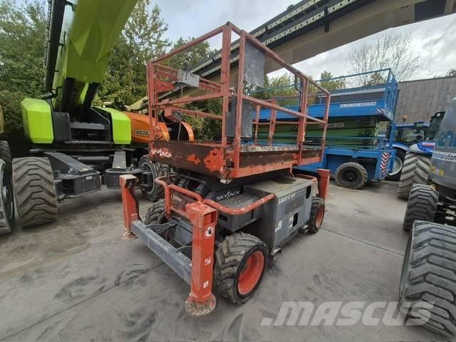 SkyJack 6832RT Makazaste platforme