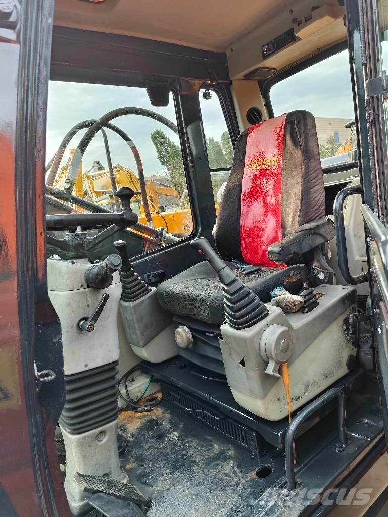 Hyundai r210w-9 Bageri točkaši