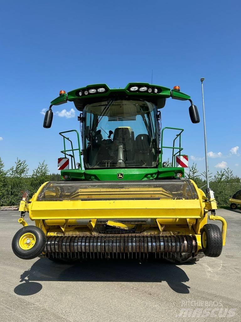 John Deere 8300i Mašine za stočnu hranu sa sopstvenim pogonom