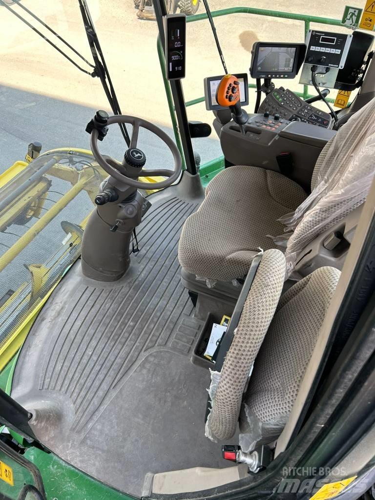 John Deere 8300i Mašine za stočnu hranu sa sopstvenim pogonom