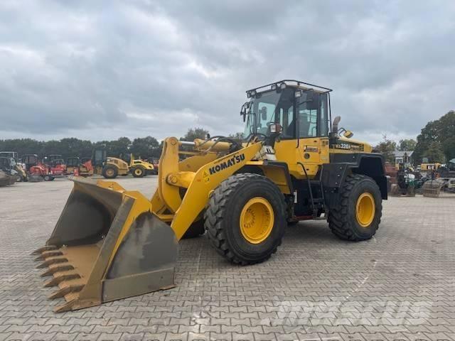 Komatsu WA 320 Utovarivači na točkove