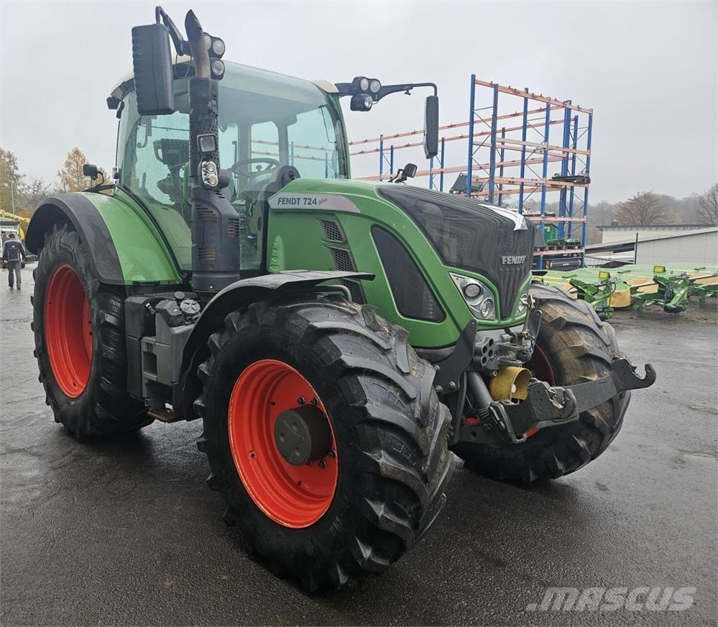 Fendt 724 Vario Traktori