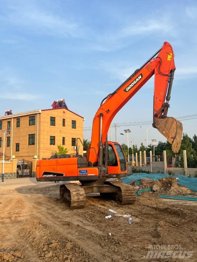Doosan DX225LC-9C Bageri guseničari