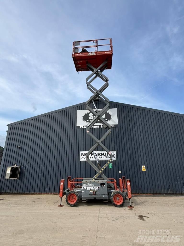 SkyJack SJ 6832 RT Makazaste platforme