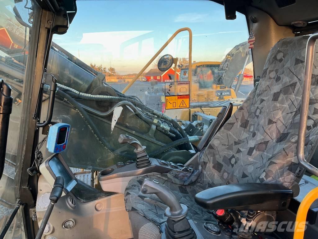 Volvo EC 160 C L Bageri guseničari