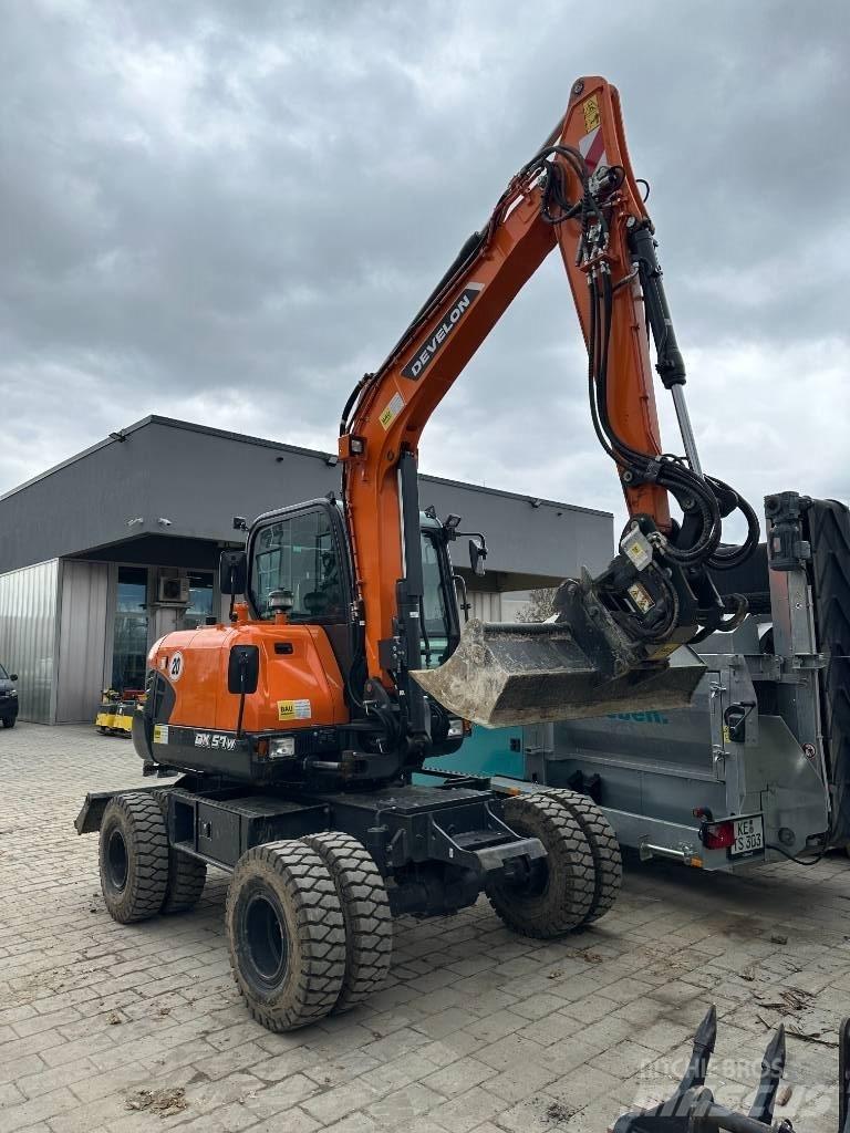 Develon DX 57 W-7 Bageri točkaši