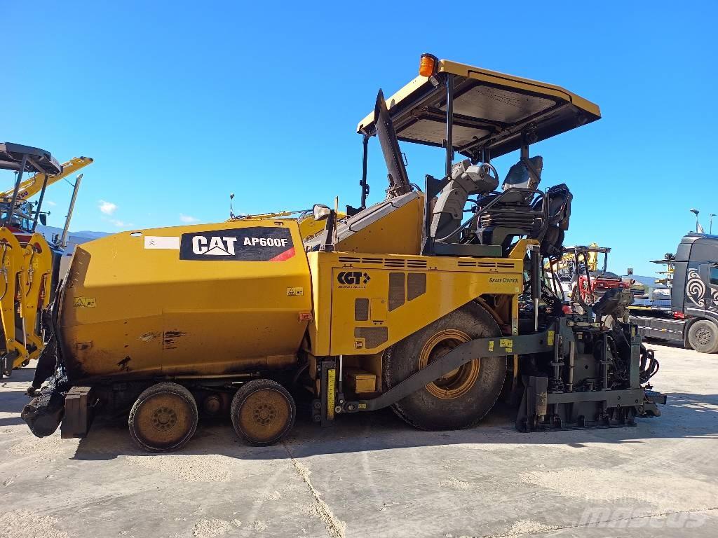 CAT AP 600F Asfaltni finišeri