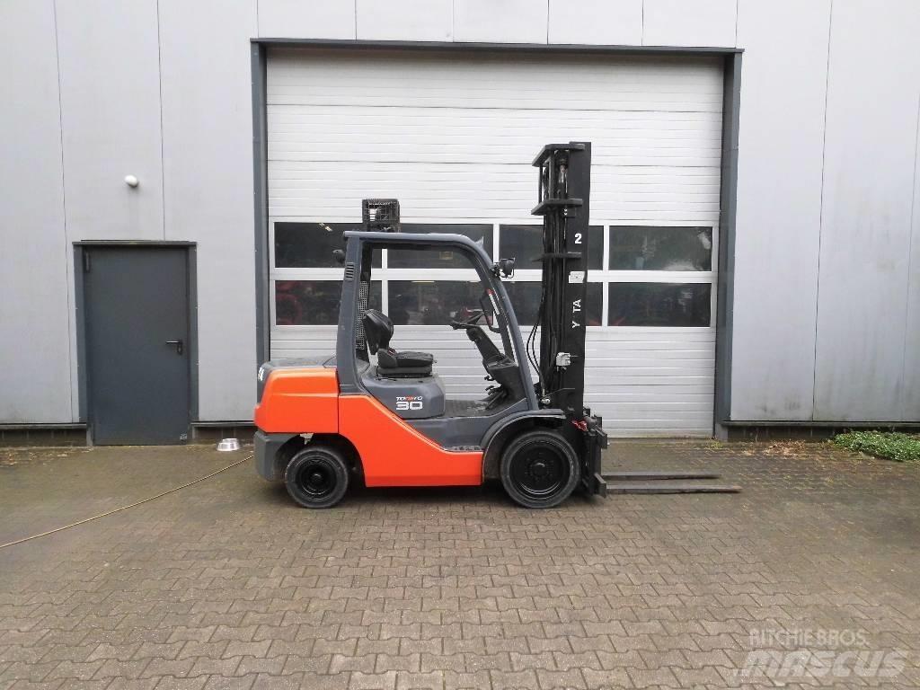 Toyota 02-8 FD 30 Dizelski viljuškari