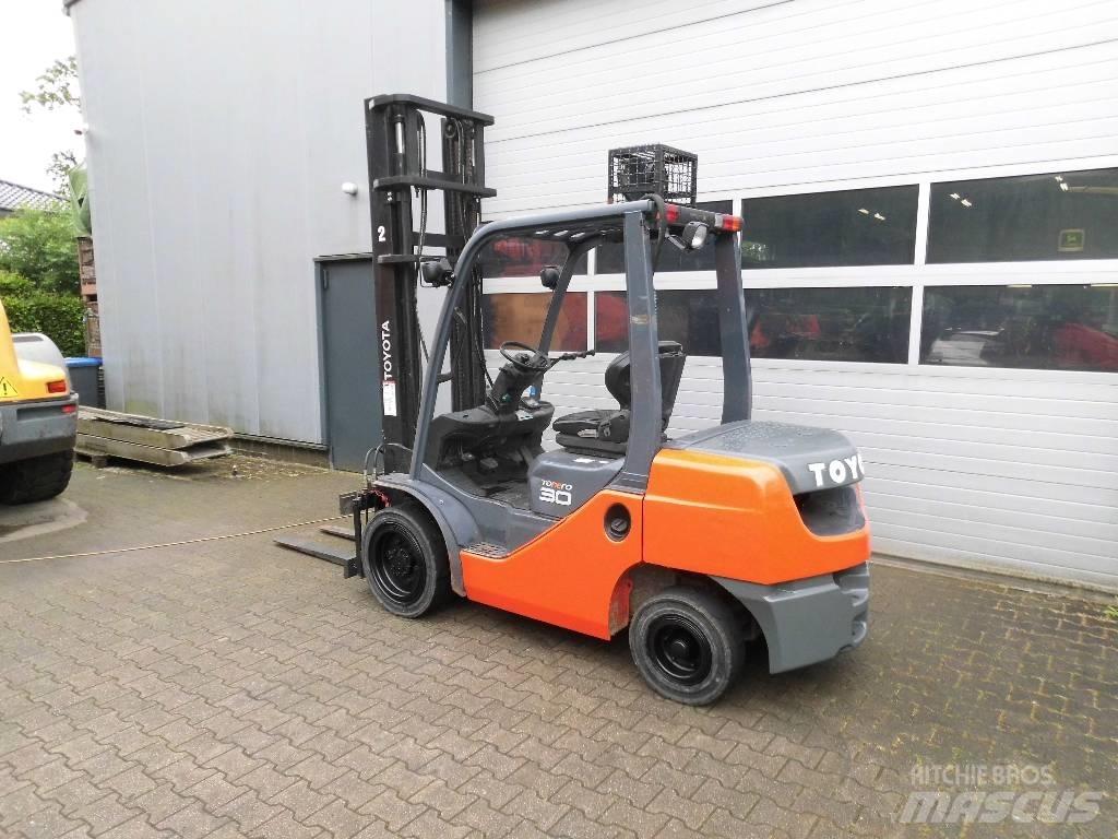 Toyota 02-8 FD 30 Dizelski viljuškari