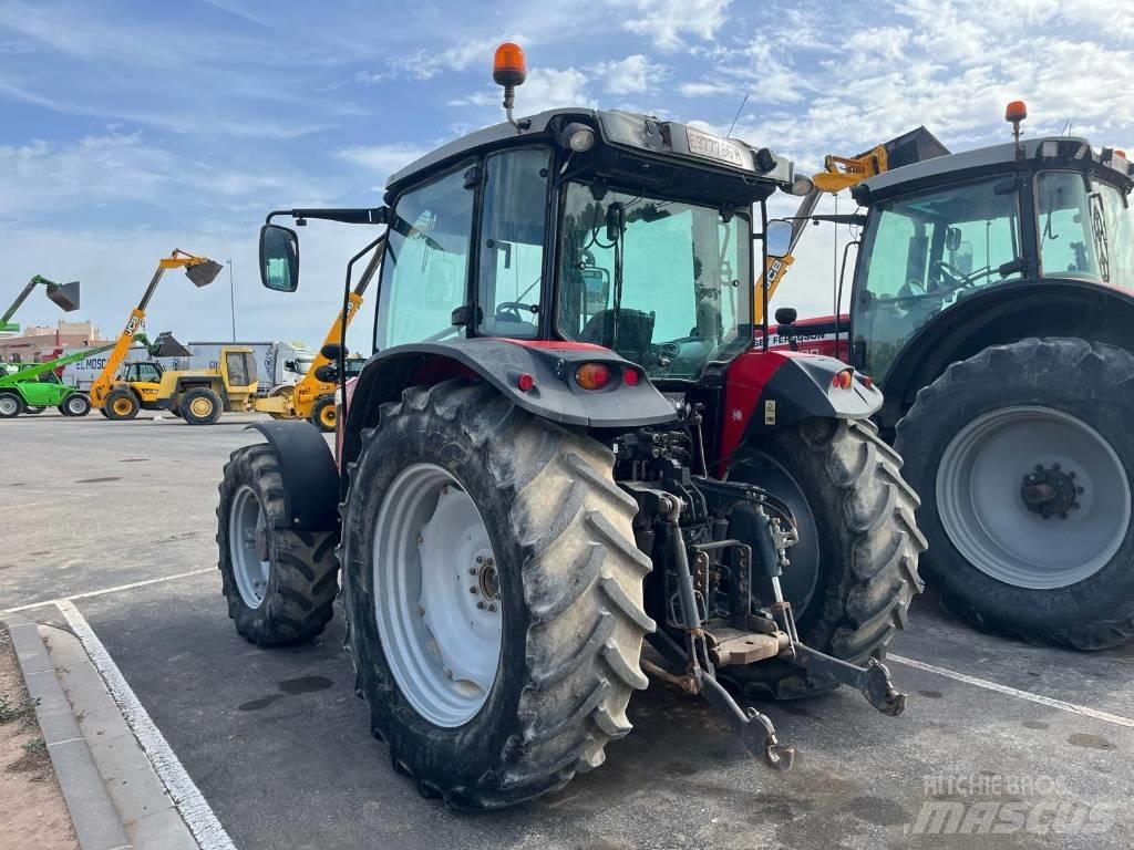 Massey Ferguson 5711 Traktori
