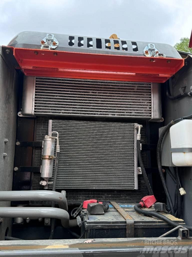Hitachi ZX 200 Bageri guseničari