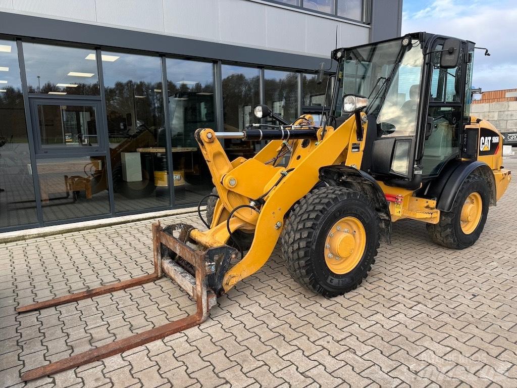 CAT 906M Utovarivači na točkove