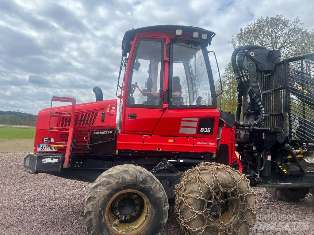 Komatsu 835 Forvarderi