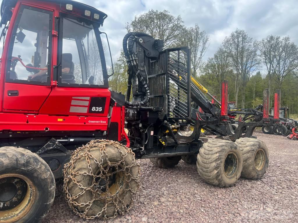 Komatsu 835 Forvarderi