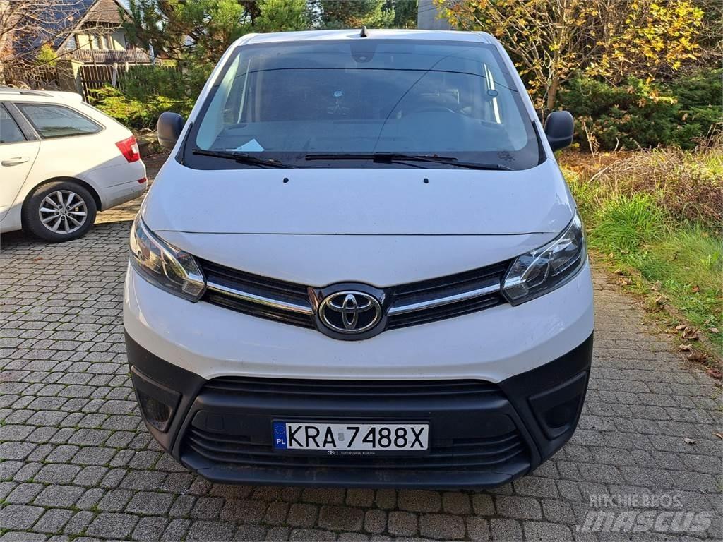 Toyota PROACE Automobili