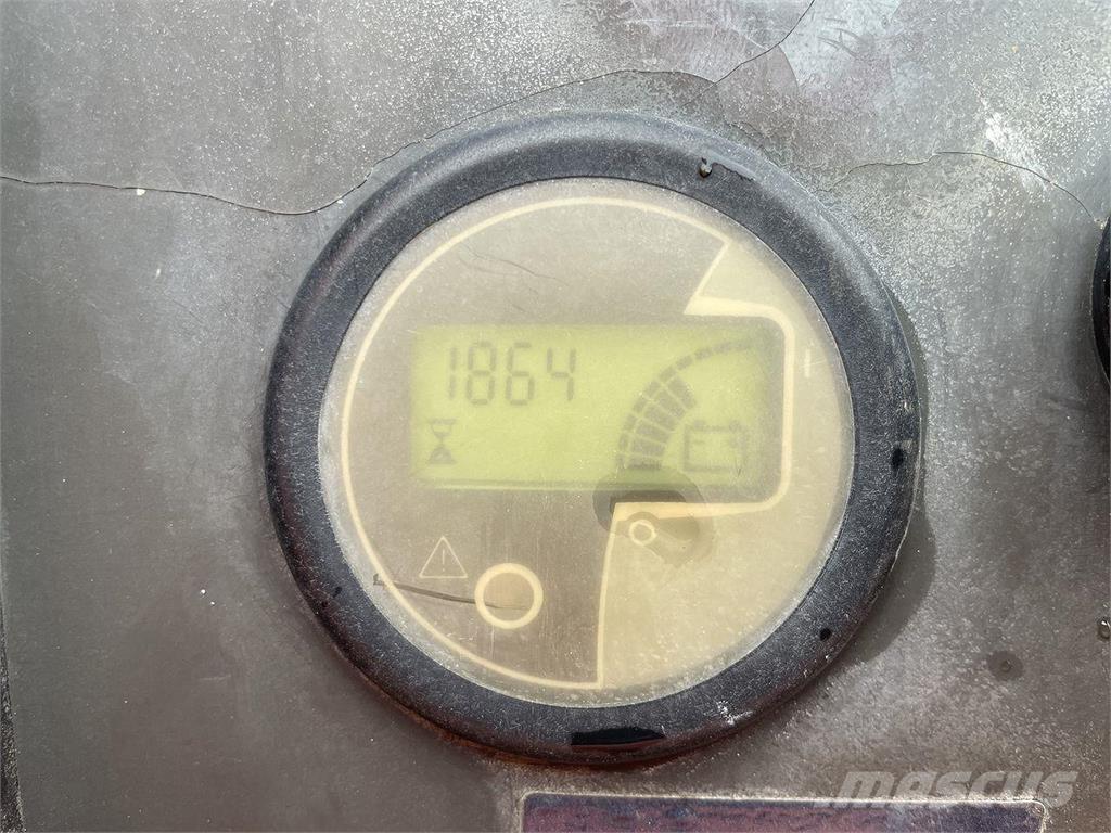 JLG 800AJ Zglobne podizne platforme