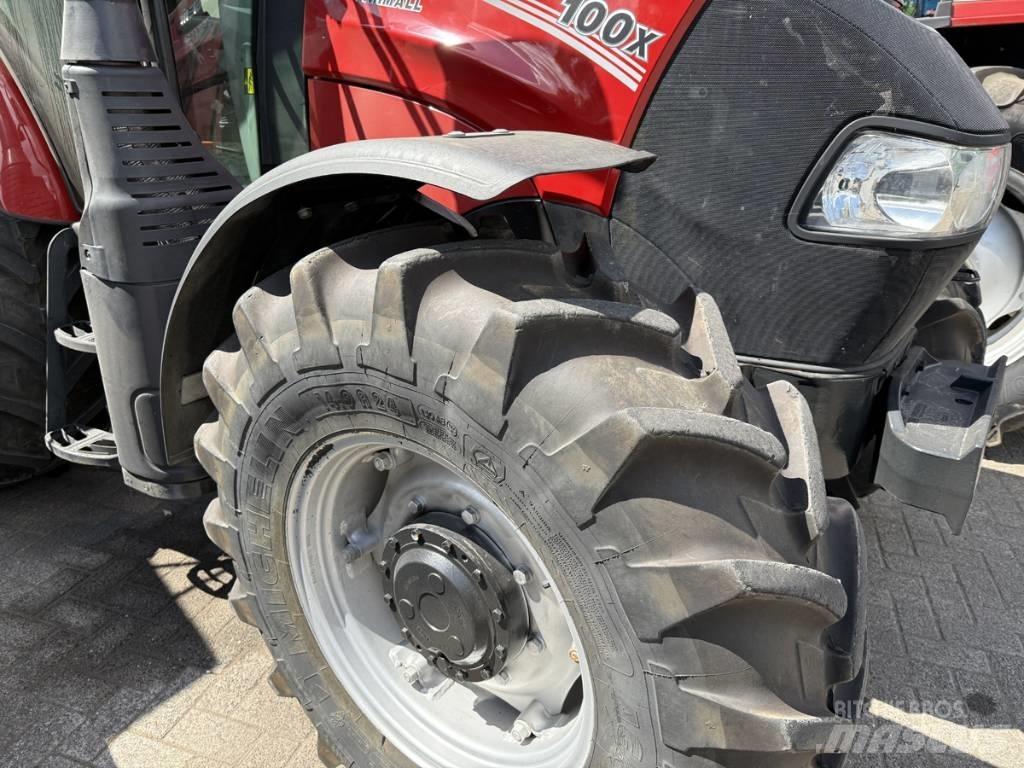 CASE Farmall 100X Traktori