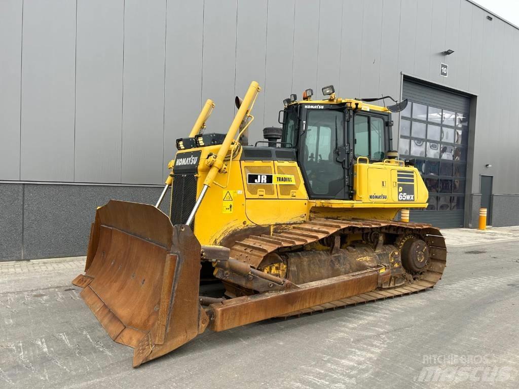 Komatsu D 65 WX-18 Buldožeri guseničari