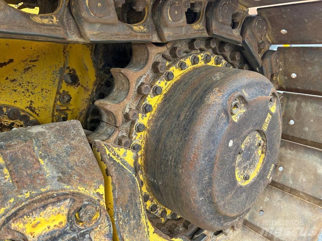 Komatsu D 65 WX-18 Buldožeri guseničari