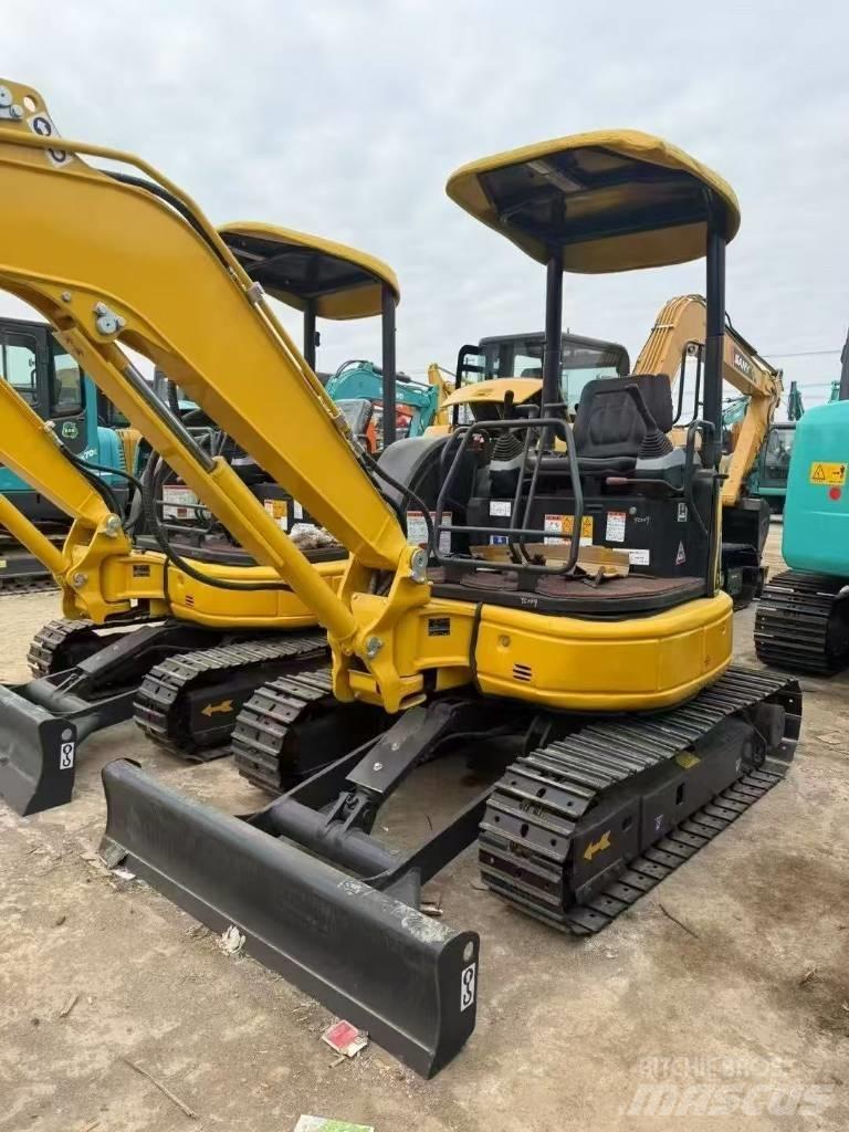 Komatsu 30 Bageri guseničari