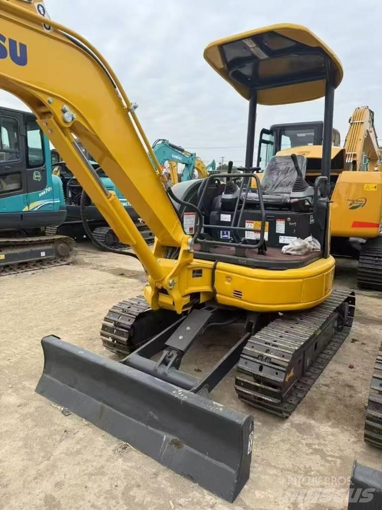 Komatsu 30 Bageri guseničari