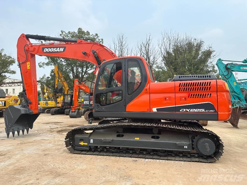 Doosan DX 225 LC-9 Bageri guseničari