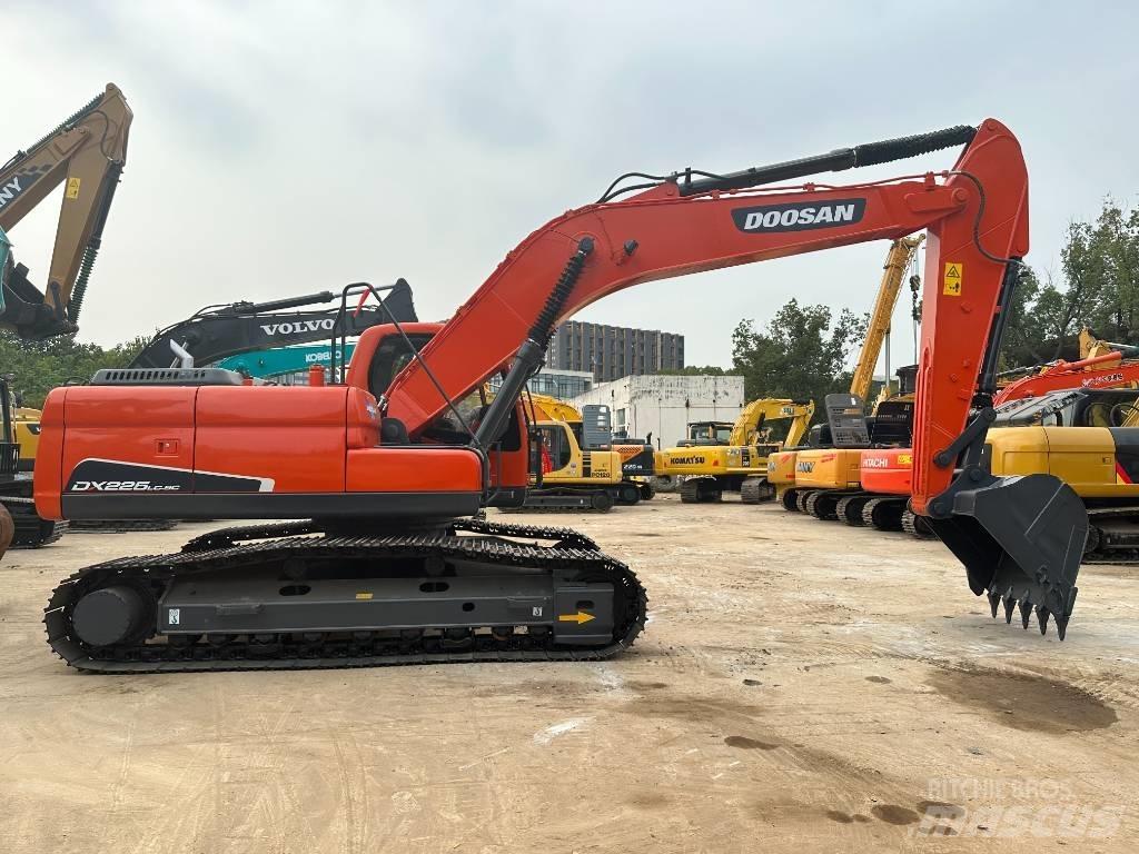 Doosan DX 225 LC-9 Bageri guseničari