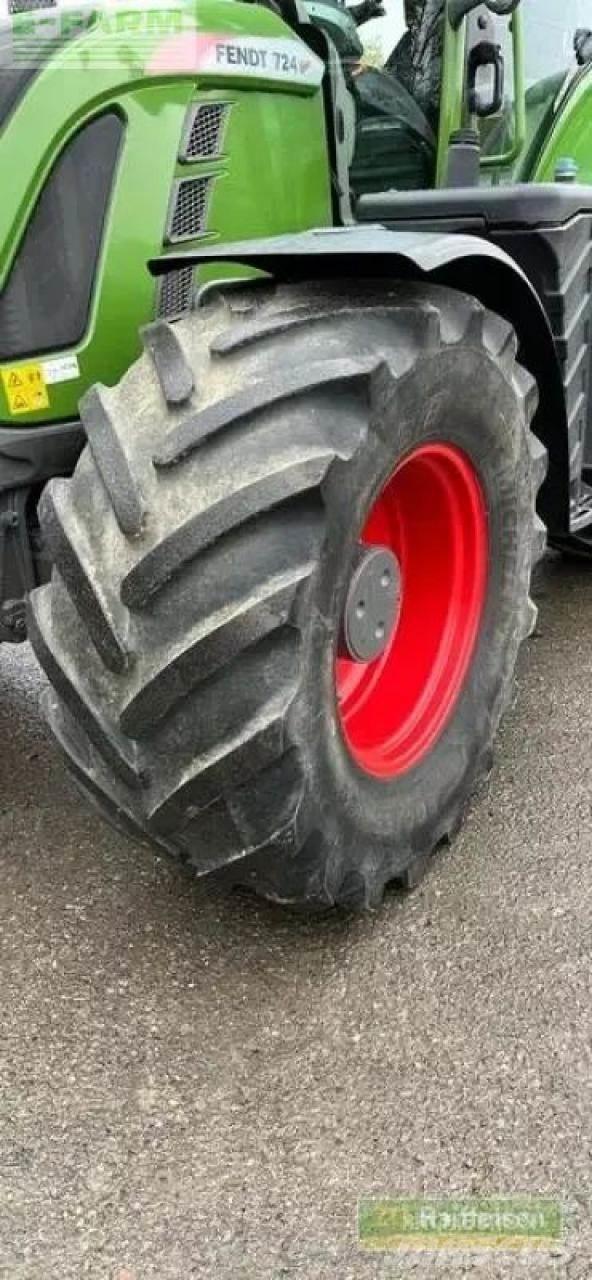 Fendt 724 vario Traktori