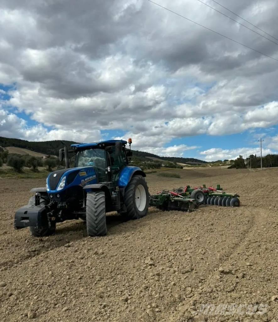 New Holland T 7.225 Traktori