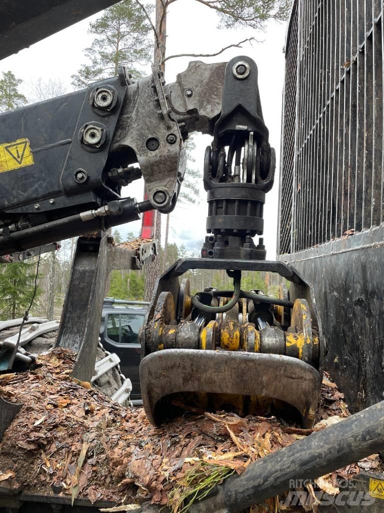 Komatsu 895 Forvarderi
