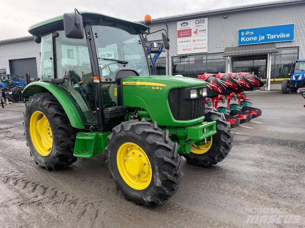 John Deere 5055 E Traktori