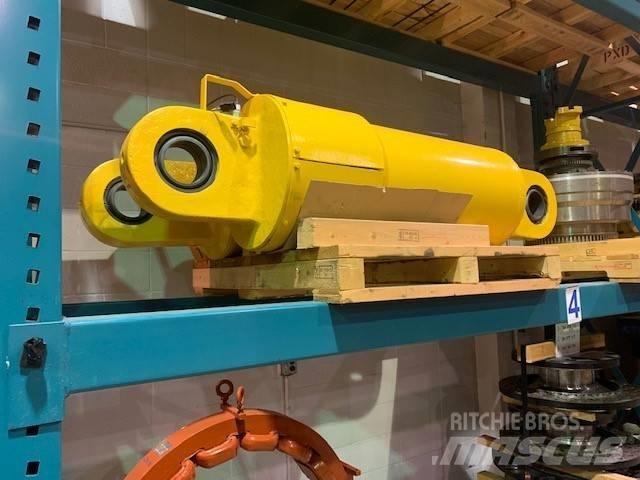 Komatsu 830 E Zglobni damperi